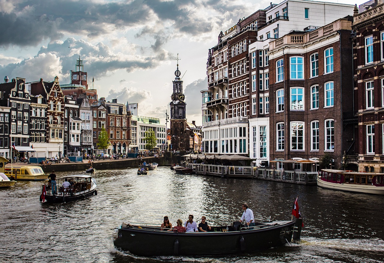 Experiencia Completa en Ámsterdam: Canales, Cultura y Gastronomía